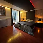 Elegant De Avec Patio Apartment
