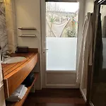 Elegant De Avec Patio Apartment