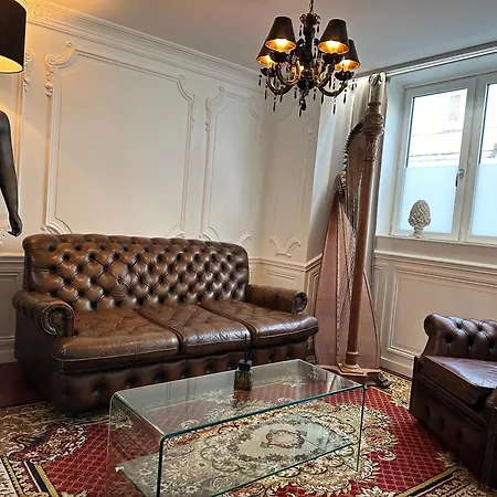 Apartment Elegant De Avec Patio *