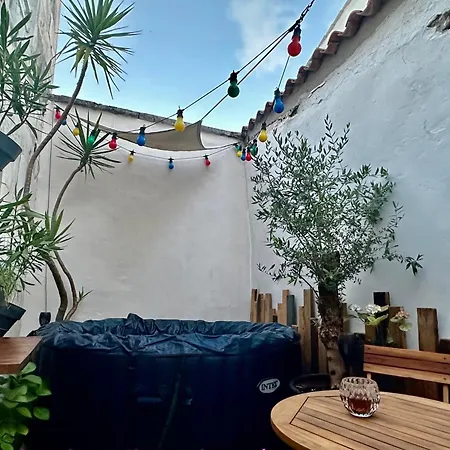 Apartment Elegant De Avec Patio