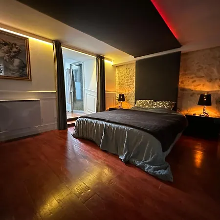 Elegant De Avec Patio Apartment